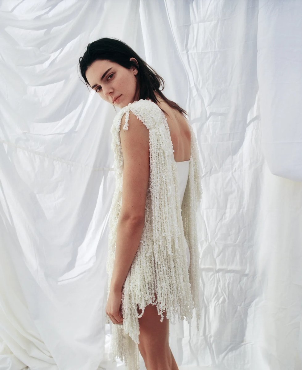 #KendallJenner models the perfectly imperfect: vogue.cm/Ka1q7Yr