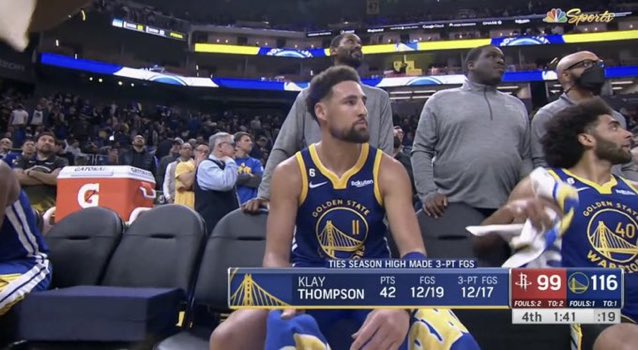 MaryPatrux's tweet photo. Bonjour à tous. Sauf à ceux qui n’aiment pas Klay Thompson. 
42 points sans panier à deux points. https://t.co/fjxZpgbqbc