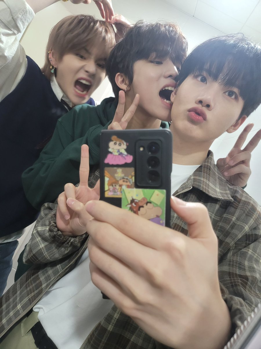 kyluv2e's tweet photo. 뀨보싶 https://t.co/YDFmlO9FPh