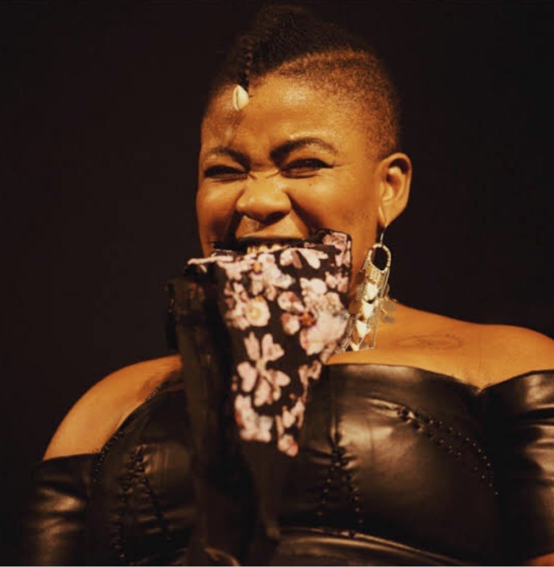 thandiswamazwai's tweet photo. Good morning Cape Town…don’t throw bras in-front of the elders🤣🤣 See you at Artscape tonight at 8pm. https://t.co/m952IeRmZh