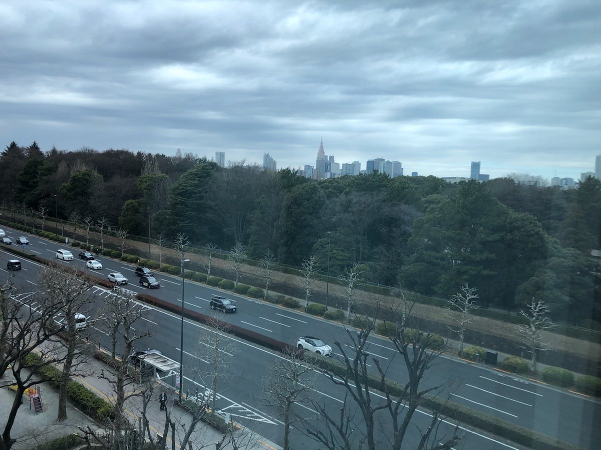 SouToku_4970's tweet image. ／
☁️　土曜日、こんにちは！
＼

今日は、
青山に来ています。

目の前には、
赤坂御所が広がっています。

#こんにちは
#Goodafternoon

#Доброгодня（🇺🇦　ドーブロゴ ニャー）