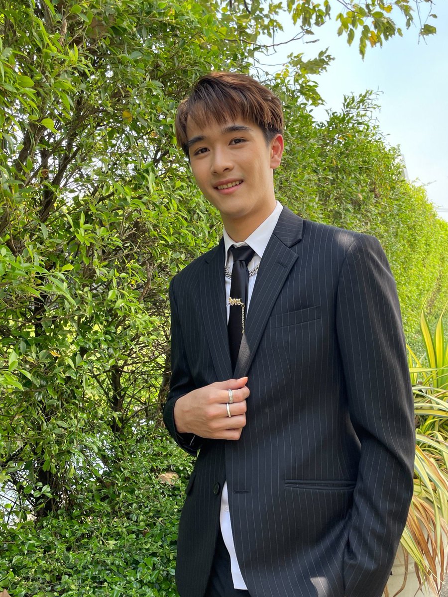 RewOfficial19's tweet photo. ริว-ภาสกร นิยติวัฒน์ชาญชัย รับบท พล

ในซีรีส์เรื่อง Fake Love #รักหรอกเลยหลอกรัก จากจักรวาลซีรีส์โปรเจค #MyUniverse 

ฝากทุกคนรอติดตามซีรี่ย์เรื่องใหม่ของริวด้วยนะคะ 💗

@rew_passakorn @atime26 
#Rewpassakorn #ลูกบาสของริว #Atime26
#MyUniverseFittingDay #Tia51 https://t.co/NyDPkHQzDT