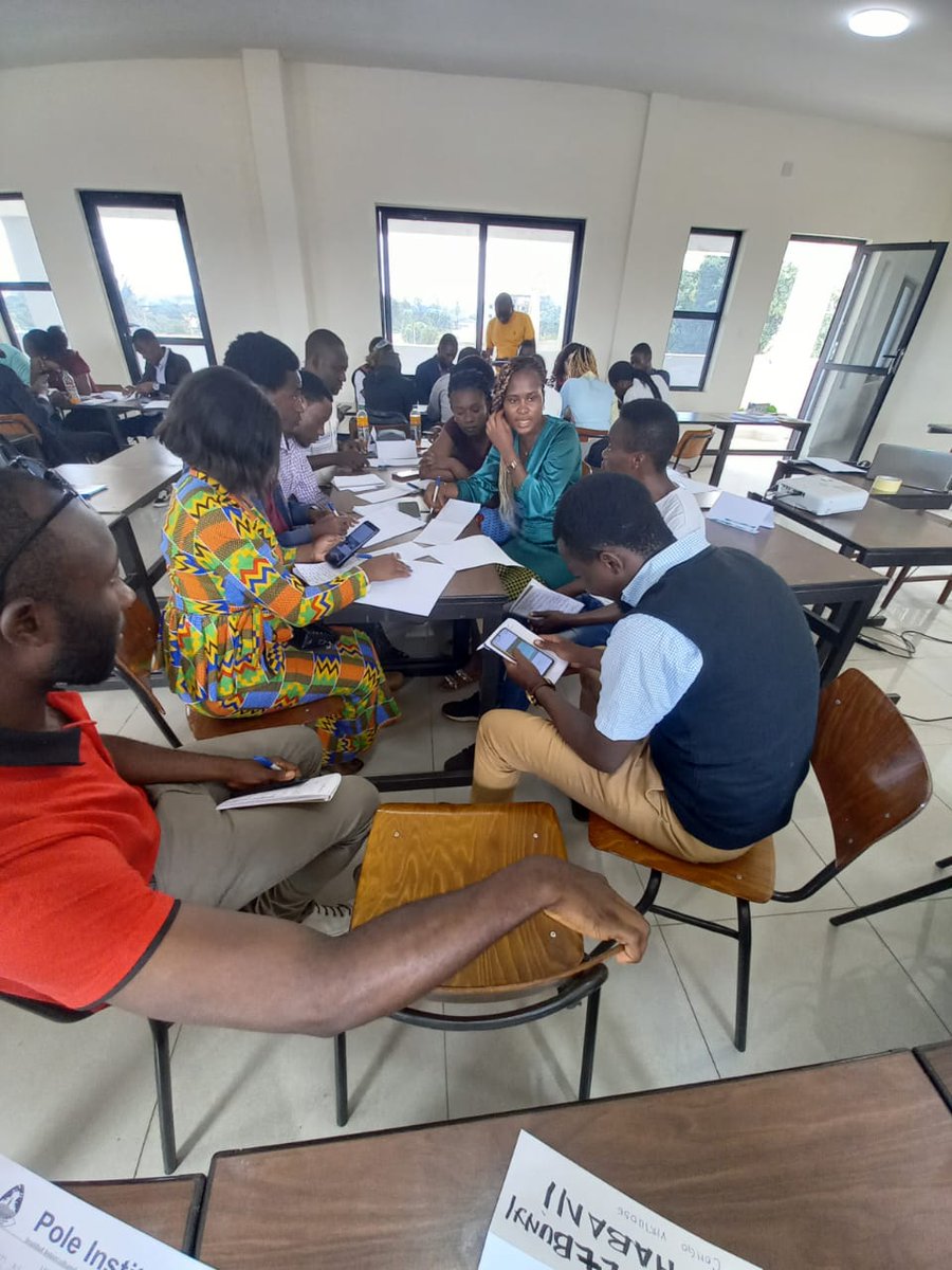 PoleInstitute's tweet photo. 4 conflits prioritaires identifiés par les jeunes: les #ConflitsIntercommunautaires, ceux entre #PartisPolitiques, les #Religieux &amp; les conflits #fonciers. Ils aussi relevés les causes, les acteurs &amp; les éléments qui alimentent les tensions  et ceux qui contribuent à la paix. https://t.co/ukSOXtgNWB