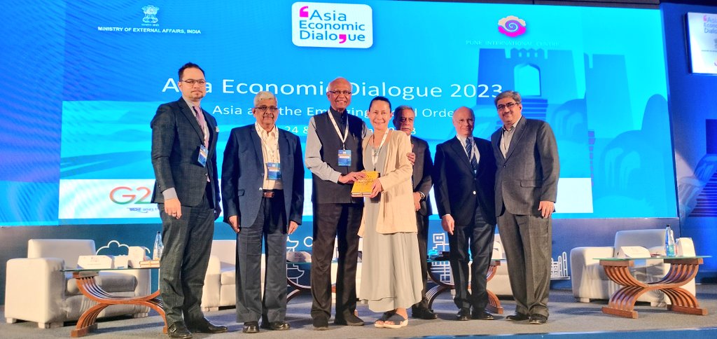 PuneIntCentre's tweet photo. Insightful panel on 'Pioneering Socially Responsible Business in the Emerging World Order'.

The discussions covered the role of Innovation &amp; IP, the family business aspect, the role of government, best practices &amp; benchmarks, &amp; so on.

#AsiaEconomicDialogue
@IbataArens https://t.co/wzBHgYLBrd