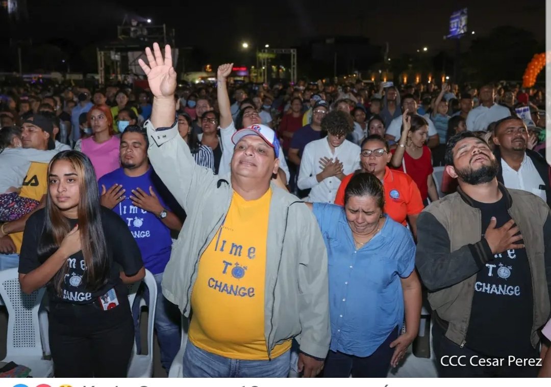 FonsecaUve's tweet photo. Es acaso esta la prohibición o persecusion religiosa de la que hablan los adversarios??. Júbilo, Fé, Esperanza y Comunión completa con Dios se vivió este Viernes con el evangelista Bryan Caro. 
Que sigan pensando los necios lo que quieran, Nuestro guia será siempre Dios. https://t.co/YRZkm7I2FY