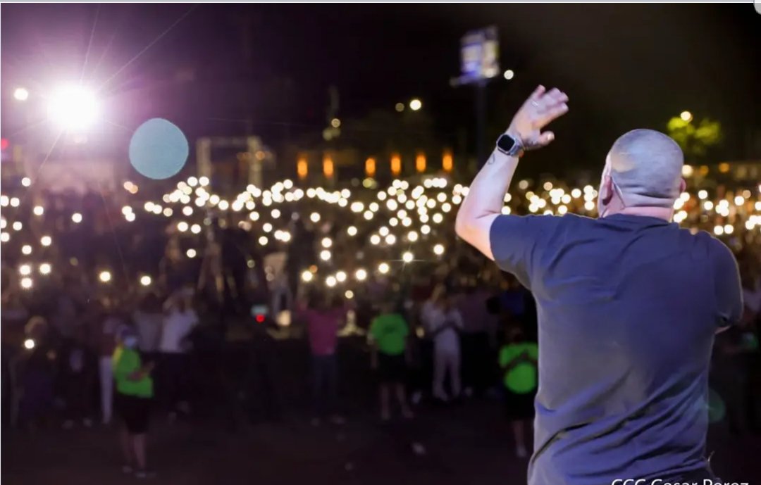 FonsecaUve's tweet photo. Es acaso esta la prohibición o persecusion religiosa de la que hablan los adversarios??. Júbilo, Fé, Esperanza y Comunión completa con Dios se vivió este Viernes con el evangelista Bryan Caro. 
Que sigan pensando los necios lo que quieran, Nuestro guia será siempre Dios. https://t.co/YRZkm7I2FY
