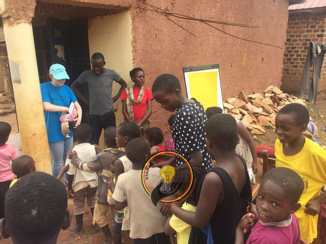 Snack time after a lesson.

office@ssamba.org
ssamba.org

#ugandavolunteerprogram #volunteeruganda #teachabroad #teachinuganda #teachenglish #teachgerman #teachspanish #ssambafoundation #languagevolunteers #volunteering #volunteers_wanted #volunteerabroad #volunteer