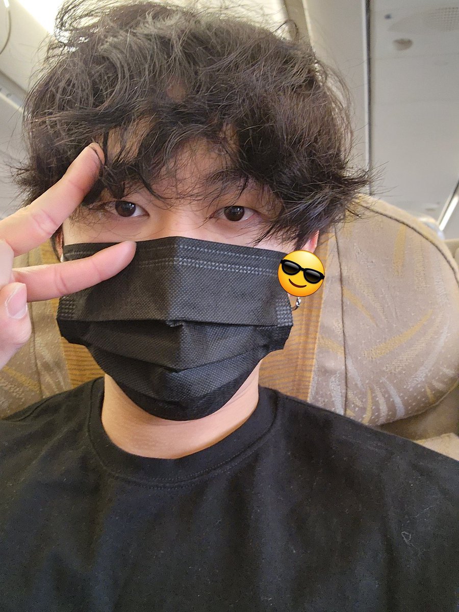 [230225] 💭🐰🐷 2:56 PM

Pero, ¿por qué mi cabello sigue poniéndose más rizado? ㅋㅋㅋㅋㅋ