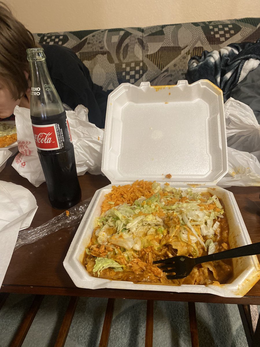 AmyLynnLee7733's tweet image. #HabanerosLasVegas #BombAF @TonyTodd54 the churros are to DIE FOR! I got a cinnamon filled and Sadie got a strawberry filled churro. Amazing Mexican food we had 2 chicken enchiladas 🤤🤤🤤🤤🤤