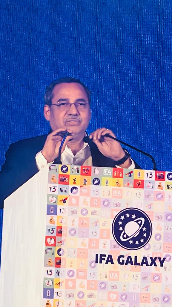 MFDGalaxy's tweet photo. "Way Forward" by Mr A Balasubramanian, Chairman AMFI delivering his talk #keyisme #IFAGalaxy @abslmf @MFBALA https://t.co/VUvfAKzOhD