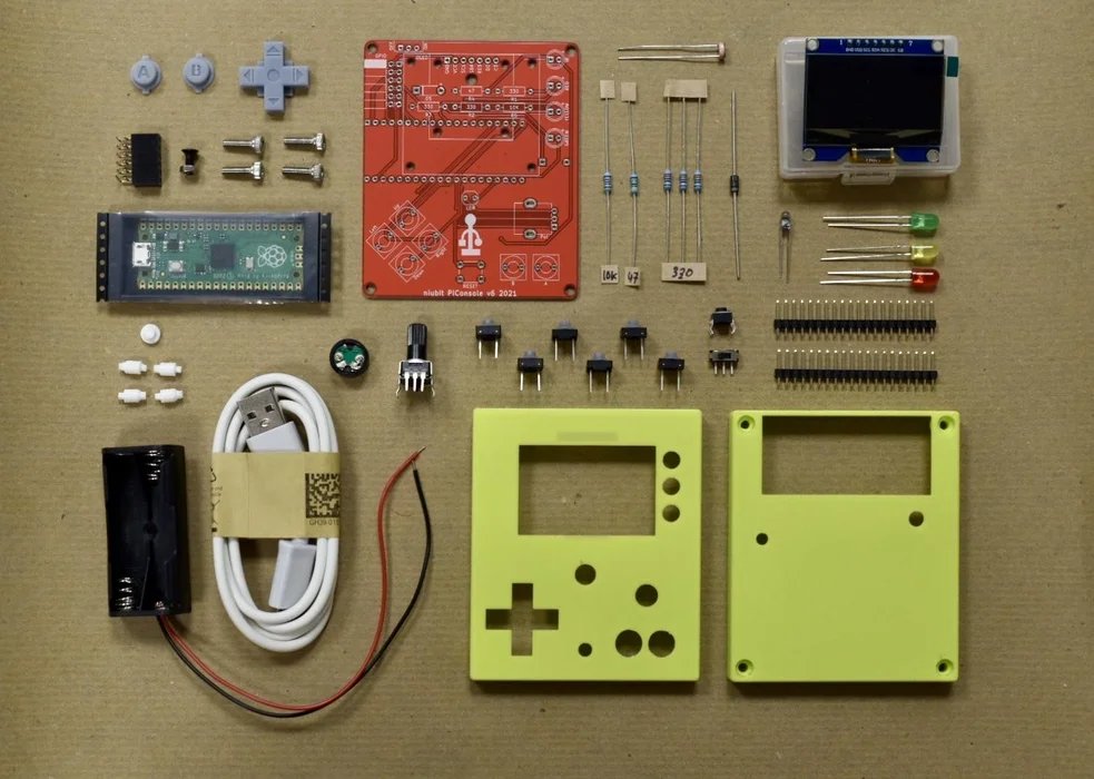 podcastlinux's tweet photo. La #RaspberryPiPico #PiPico tiene un potencial increíble.
Puedes montarte tu propia consola retro. Conoce el proyecto #PiConsole. 👾
https://t.co/ExrmdD3mGI
Tiene un vídeo completo del montaje.
Gracias @eduardofilo por compartirlo. https://t.co/gFwidJR2T4