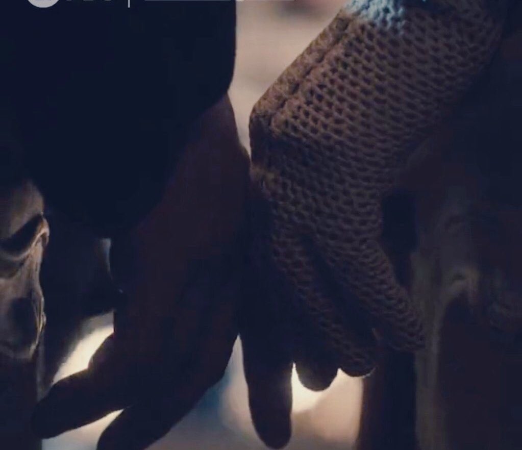 Are you telling me that THE hand touch could be in episode 2??? Ahhhhhhhhhh #Heybourne #SanditonS3