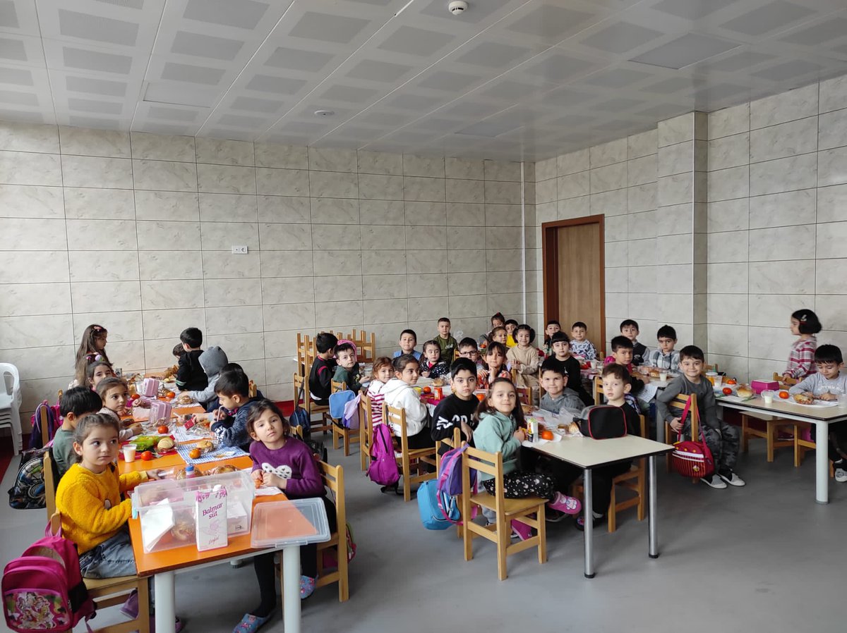 İlçemizin güzide okullarına okulöncesi beslenme desteğini sevgiyle hazırlıyoruz.👩‍🍳👨‍🍳 <a href="/prof_mahmutozer/">Mahmut Özer</a> <a href="/nznsener/">Nazan ŞENER</a> <a href="/myildiz007/">Mehmet Yıldız</a> <a href="/Ertugrulcetin06/">Ertuğrul ÇETİN🇹🇷</a> <a href="/AnkaraMTE/">⚙️Mesleki Eğitim🛠</a> <a href="/PursaklarMem/">Pursaklar İlçe Millî Eğitim Müdürlüğü</a> <a href="/mustafakilicgil/">Mustafa Kılıçgil</a> <a href="/muhsingul/">Muhsin GÜLER</a>