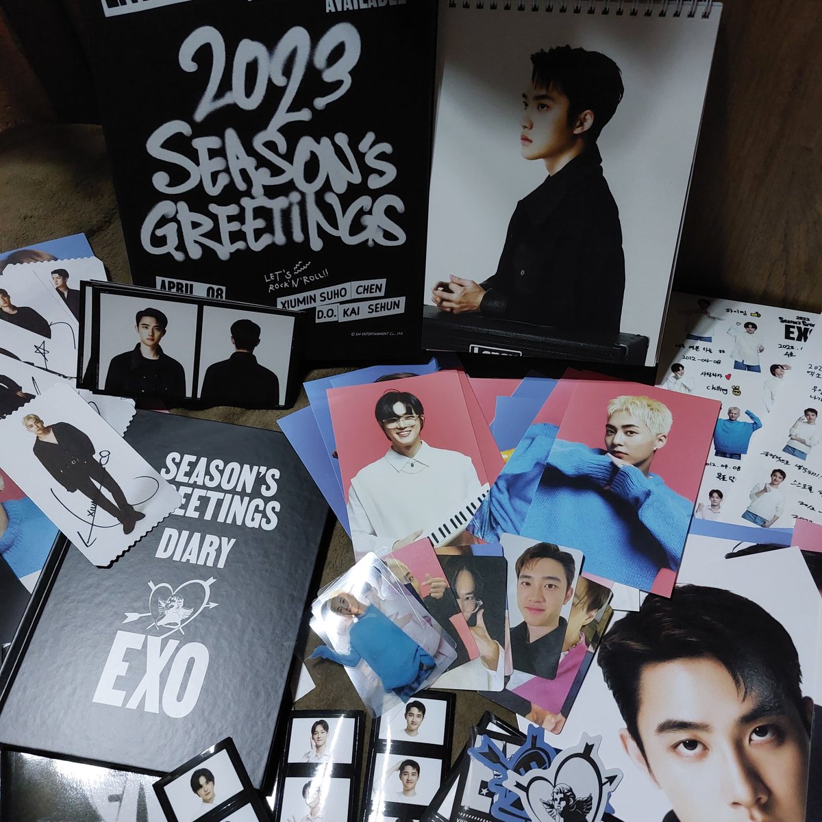 penguinizedjess's tweet photo. Yey, received my EXO SG from @ChansooBromance 😊 thank you so much po! 🤗 https://t.co/AQGJu6BcDv