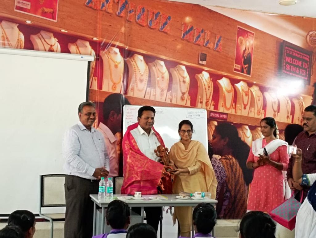 AP_Skill's tweet photo. @AP_Skill has Conducted Interviews with Industry Connect Drive with #Maltech Company for the Unemployed who are taking Training in #SkillHub in Y.A Government Degree College #Chirala #BapatlaDistrict https://t.co/akd3TW8dm2