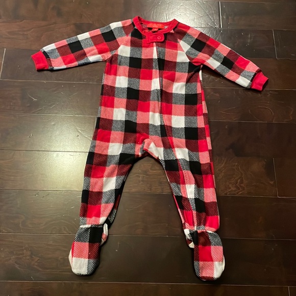 tam_legatt's tweet photo. So good I had to share! Check out all the items I'm loving on @Poshmarkapp from @deni_shelle #poshmark #fashion #style #shopmycloset #familypajamas #nordstrom #coach: https://t.co/XMjWkekmmt https://t.co/gdfdxkECxM