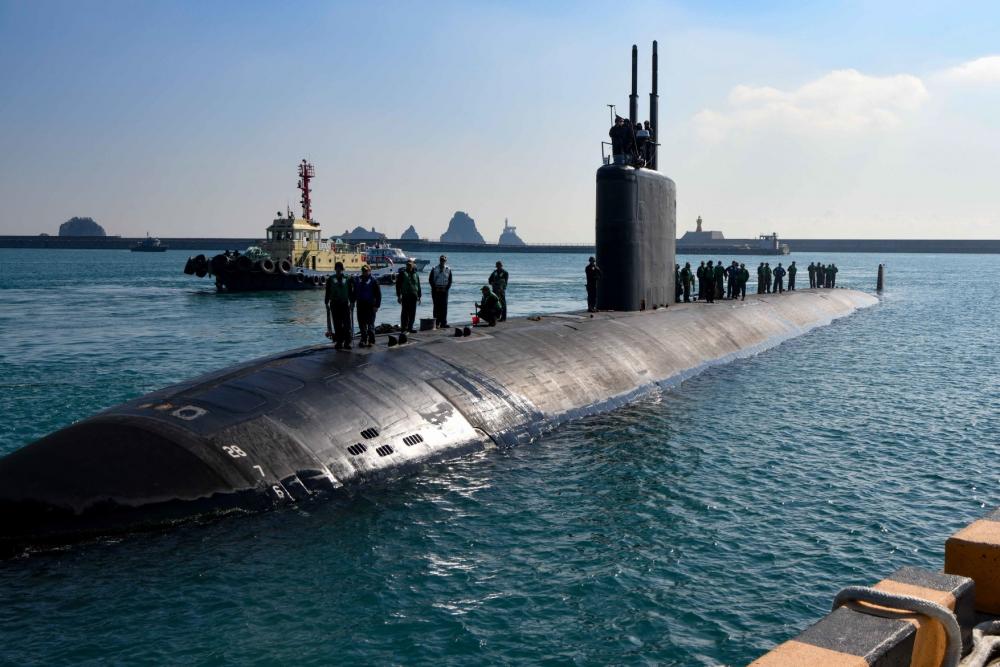 US7thFleet's tweet photo. The Los Angeles-class fast-attack submarine USS Springfield (SSN 761) pulled into port in Busan, Feb. 23. #USNavy #InternationalByDesign https://t.co/kUZlqX6lXb