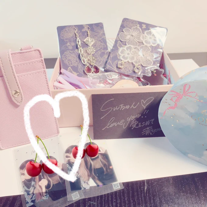 葉ちゃん(  )と遊んできましたいっぱい喋って笑って楽しすぎた1日早すぎたもう会いたい素敵なものたくさん頂いて感謝しかないよ〜早く3月になって途中からあまさらさんと合流してご飯も美味しかったしホントにお2人ともありがとうございましたサン○オコラボやば… 