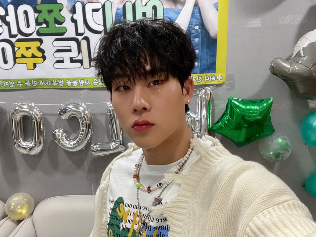 IssMow2's tweet photo. ☕ [JH] FC - Media:

(No @/# relacionado a los chicos ෆ) https://t.co/kVl13lOfWF