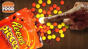 IAMDINGSOC's tweet photo. Reese's Pieces of course. #HowToTrapAnAlien https://t.co/ZD2EViNlVn