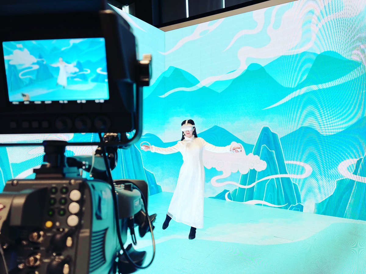 Excited to try something new! Hoping to bring about interesting results. 🎨🚀 #openbrush #VR #VRart #digitalart #mixedreality #tiltbrush #XR #virtualreality