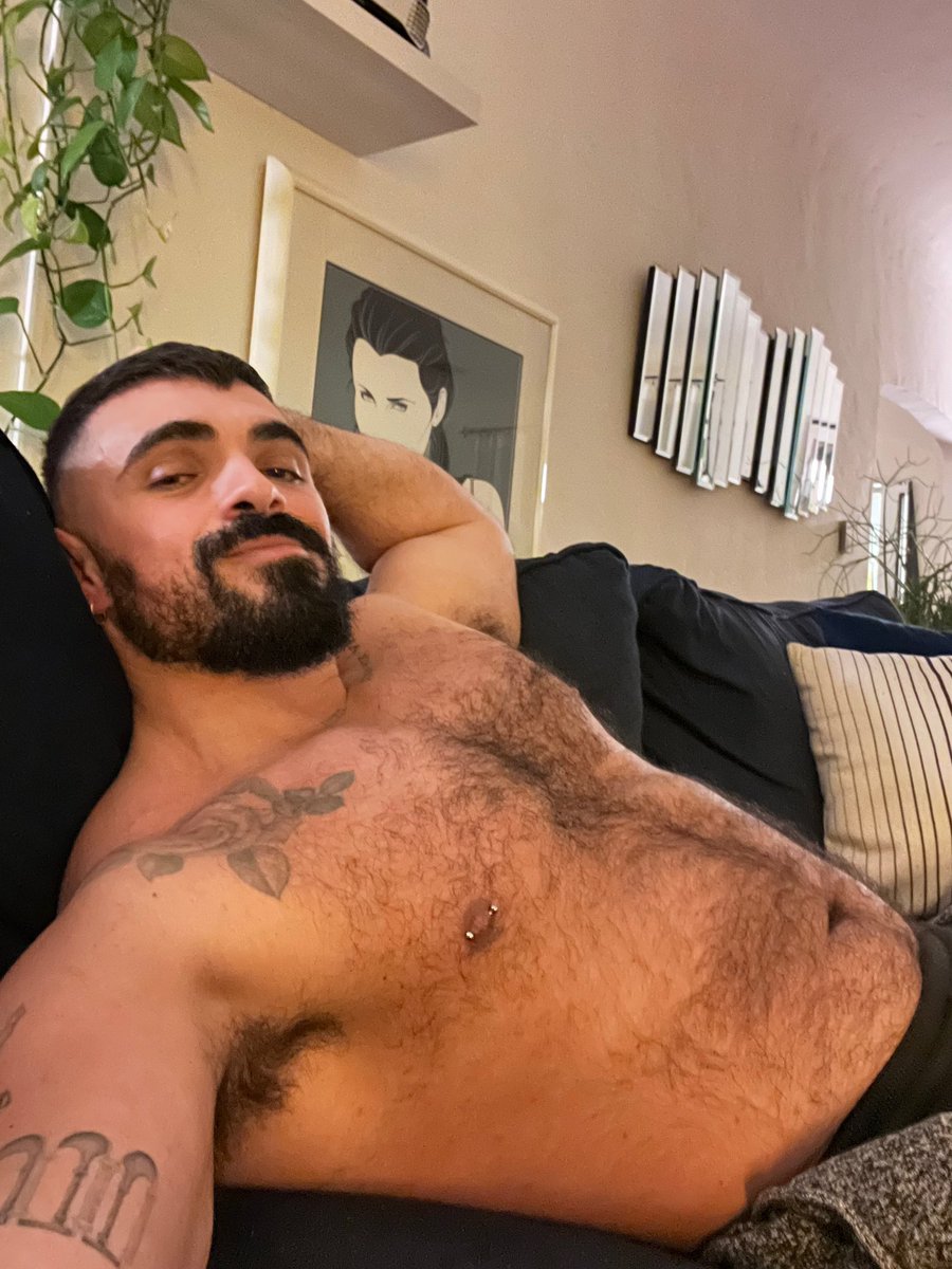 MJNshark's tweet photo. couch vibes https://t.co/PVAfw20x73
