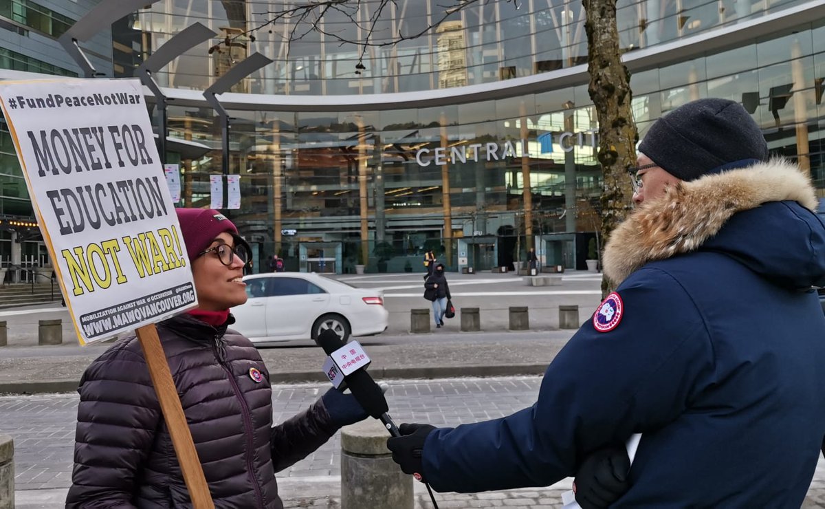 Great action today in #Surrey #MetroVancouver demanding #StopTheWar #StopNATO #CanadaOutOfNATO for Canada-wide weekend of action! #vanpoli #bcpoli #cdnpoli #FundPeaceNotWar #NoNewFighterJets @GlobalPeaceA @mawovan @WBWCanada @VOWPeace @HamiltonHcsw @AdvocatesJust @nofighterjets