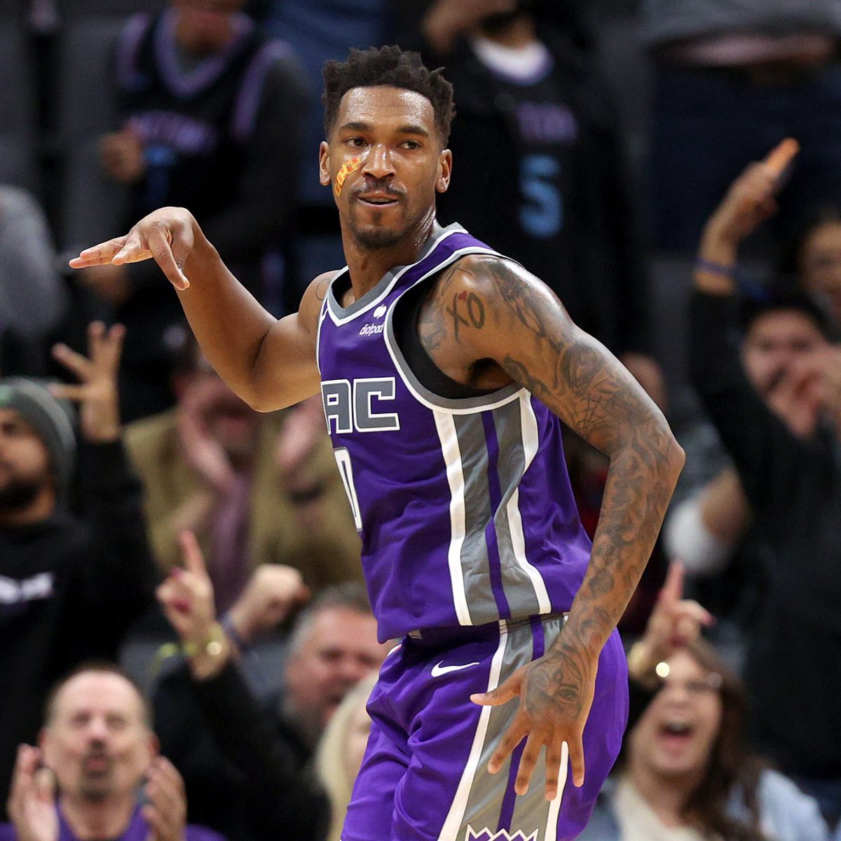LegionHoops's tweet photo. Malik Monk off the freaking bench:

45 points
6 assists
6 threes
62.5% FG

THE KINGS ARE FOR REAL. https://t.co/oIPbADF6Hp