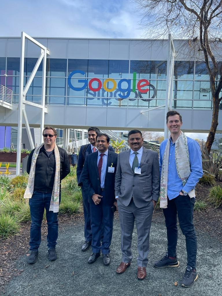 SanjayJhaBihar's tweet photo. At the Google HQ in Mountain View, California, we had a constructive discussion with @Google team on how to collate &amp; use data for water mgmt, flood forecasting &amp; other related issues. Bihar is keen to leverage technology for progress.

The Google team will also visit Patna soon. https://t.co/KE5tp5PYeA