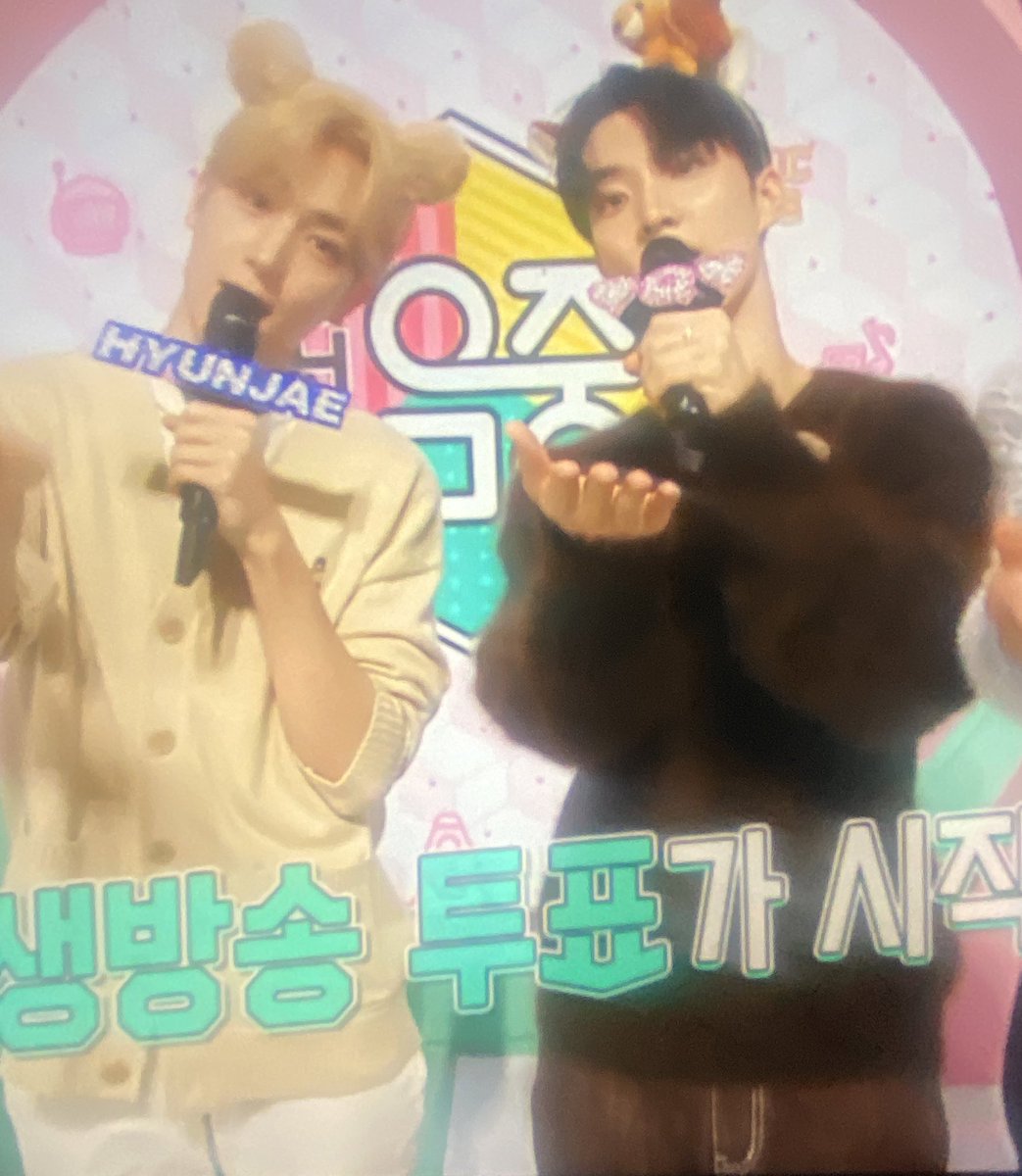 jjerryq_q's tweet photo. 밀큐 너무 흥분해서 찍고 있는데 
렌즈 갑자기 뿌얘짐 https://t.co/xaxxqywRGy