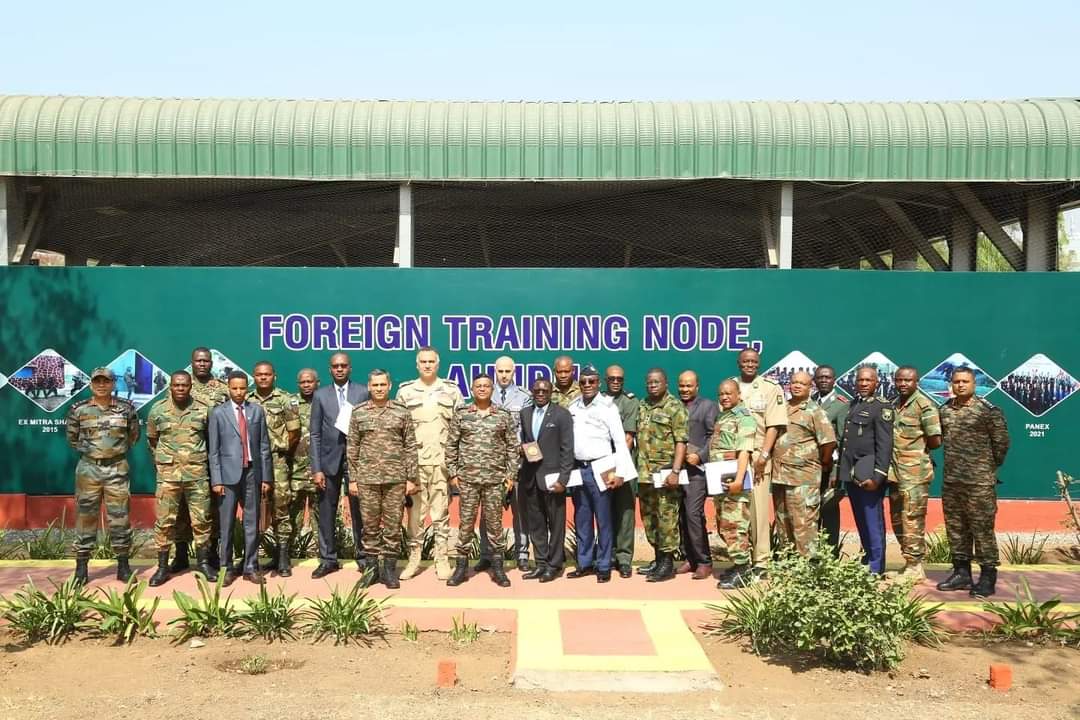 20 African Delegates attended the orientation for the conduct of upcoming #Africa - #India Field Training Exercise 2023 #AFINDEX23 at #SouthernCommand Foreign Training Node and College of Military Engineering, #Pune. 

#IndianArmy 
#IndiaAfricaFriendship