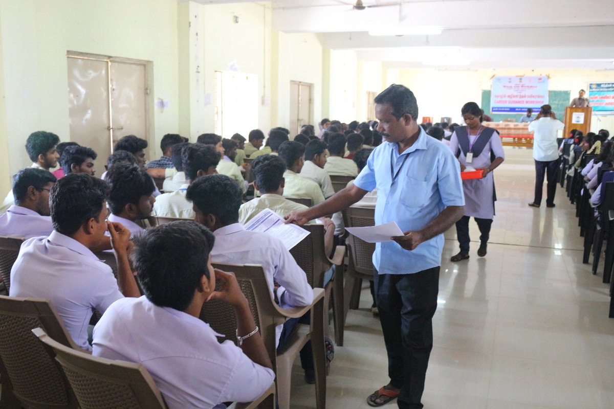 CuddaloreNyk's tweet photo. (1/2)..#NYK_Cuddalore in coordination with District Employment Office and Indian Bank Self Employment Training Institute organised a #CareerGuidanceProgram for the youth at Periyar Govt Arts College, Cuddalore on 14 Feb 2023. Dr.C.Jothi Venkateswaran, Principal,
#NYKSINDIA https://t.co/8Sgw6iaZEt