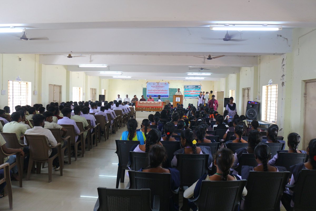 CuddaloreNyk's tweet photo. (1/2)..#NYK_Cuddalore in coordination with District Employment Office and Indian Bank Self Employment Training Institute organised a #CareerGuidanceProgram for the youth at Periyar Govt Arts College, Cuddalore on 14 Feb 2023. Dr.C.Jothi Venkateswaran, Principal,
#NYKSINDIA https://t.co/8Sgw6iaZEt