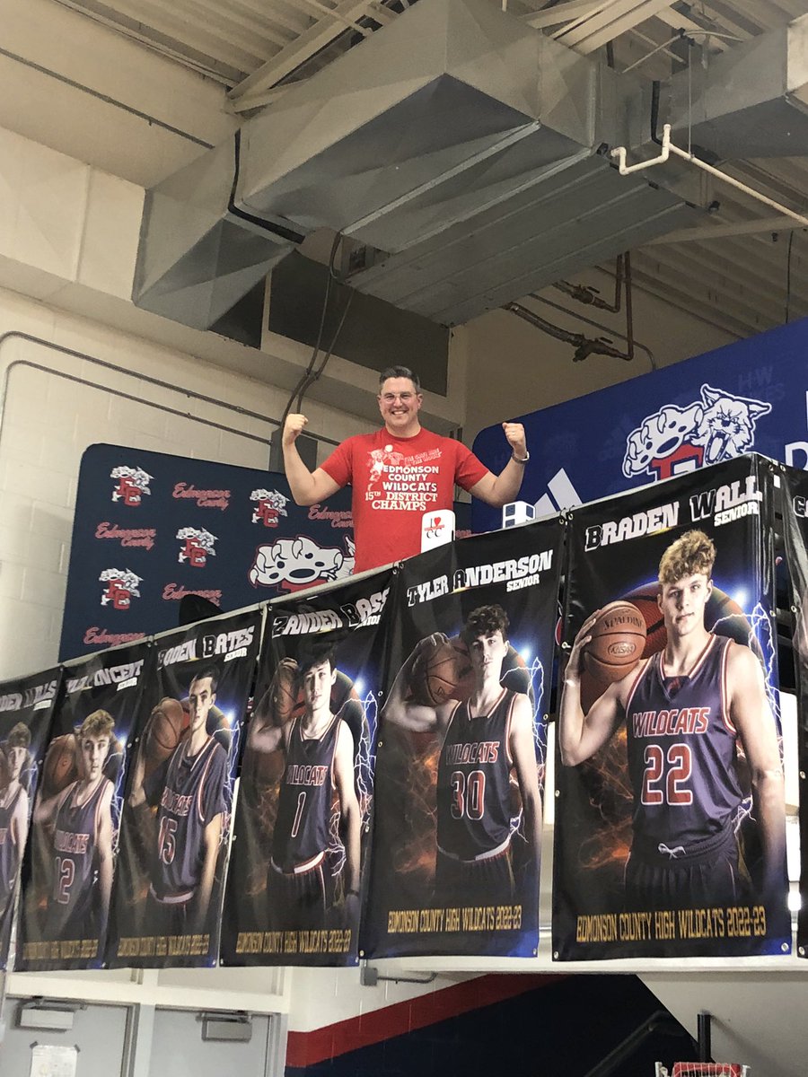 kevalex74's tweet photo. DD, you are the man. @wildcatslive is killer. So proud of you and the job you and Jamie do. It’s a great time for our kids and community. BTW, I love retro, bro #specialbonds #epicthreads #weareec https://t.co/KmKKgFmbYm
