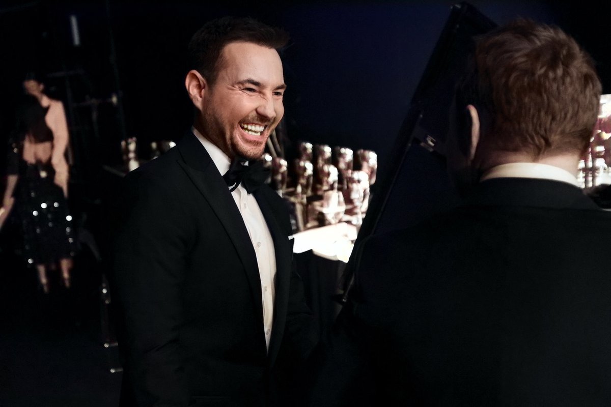 Team_Compston's tweet photo. PIC OF THE DAY
Good Morning Folks๐
Today we have Martin suited & booted backstage at the BAFTAs
Lots of fun & smiles were had that night, thanks also to a certain Mr Grahamย ๐
Have a wonderful Saturday everyoneย โค๏ธ
~ย 12 May 2019ย
#MartinCompston #LineOfDuty #BAFTAs2019 https://t.co/FyQhPpmwcp