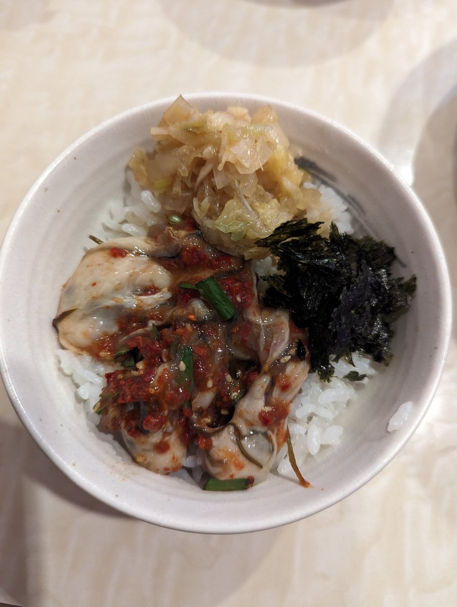 AnythingWe's tweet photo. 久し振りに 昼麺屋久呂帆さんに行って来ました。
まだメニューに載ってない イベリコ豚カレーらーめん🍜と 牡蠣キムチ丼を食べました🤤
最後に残ったカレースープに白飯入れて カレー雑炊風で食べました🍲
どれも大変美味しくて完全マクリでした🤤 https://t.co/4uHJWjfJHM