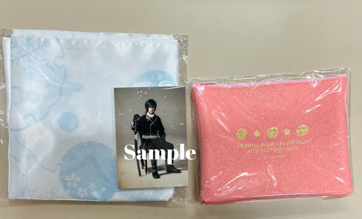 🌸ミュージカル『薄桜鬼 真改』斎藤一 篇 公演商品より🌸

・パンフレット
・ランダムブロマイド
・スカーフ
・フラットポーチ
・ブロマイド(全員セット / 個人セット)

店頭にて好評販売中です❄️