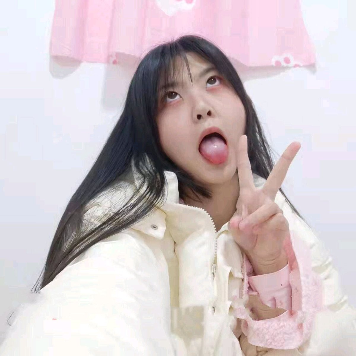 郑思瑶- Search  X