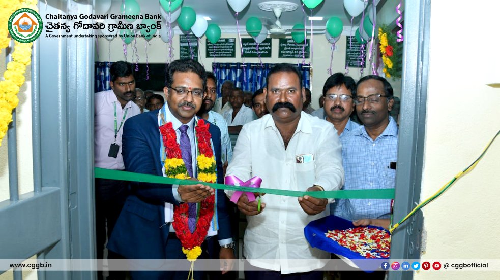apgbankofficial's tweet photo. CGGB Chairman Shri T Kameswara Rao Garu inaugurated the new premises of Tadikonda Branch at Guntur District on 24-02-2023. Guntur Regional Manager Shri P Veera Reddy Garu and CGGB staff participated in the event. https://t.co/50CTEth3L5