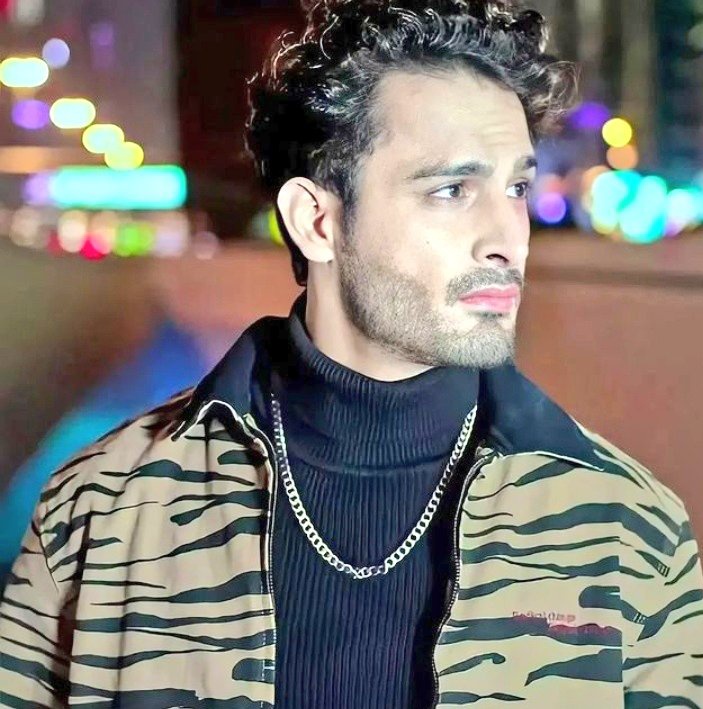 ItzPriyanshu_'s tweet photo. @realumarriaz it's been 1Year since #MeraSuffer has been released on dateโค๏ธโ๐ฅ
Can't imagine that it's been a year but this Rap will always gonna close to my โค๏ธ๐ฅบ
Kitnay Aaye Kitnay Gaye Winners to Bangye Par Dil kisnay Jeete!
Forever with you champ ๐โจ
#UmarRiaz โข #UmarArmy https://t.co/BF4VLBMCG1
