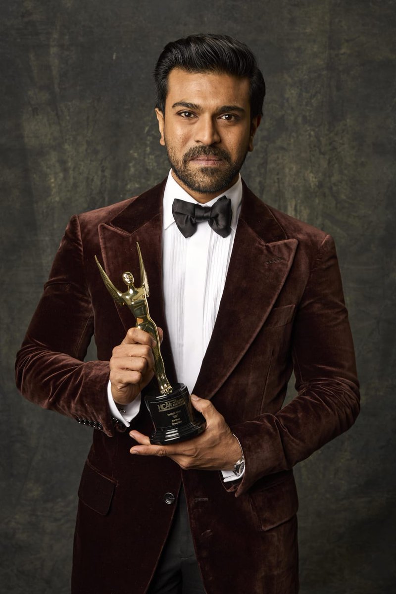 Mega Power Star
@AlwaysRamCharan receives the #SpotlightAward for #RRR at the reputed @HCAcritics Awards.

#RamCharan #SuperAwards
#ManOfMassesRamCharan
#RamCharanAtHCAFilmAwards