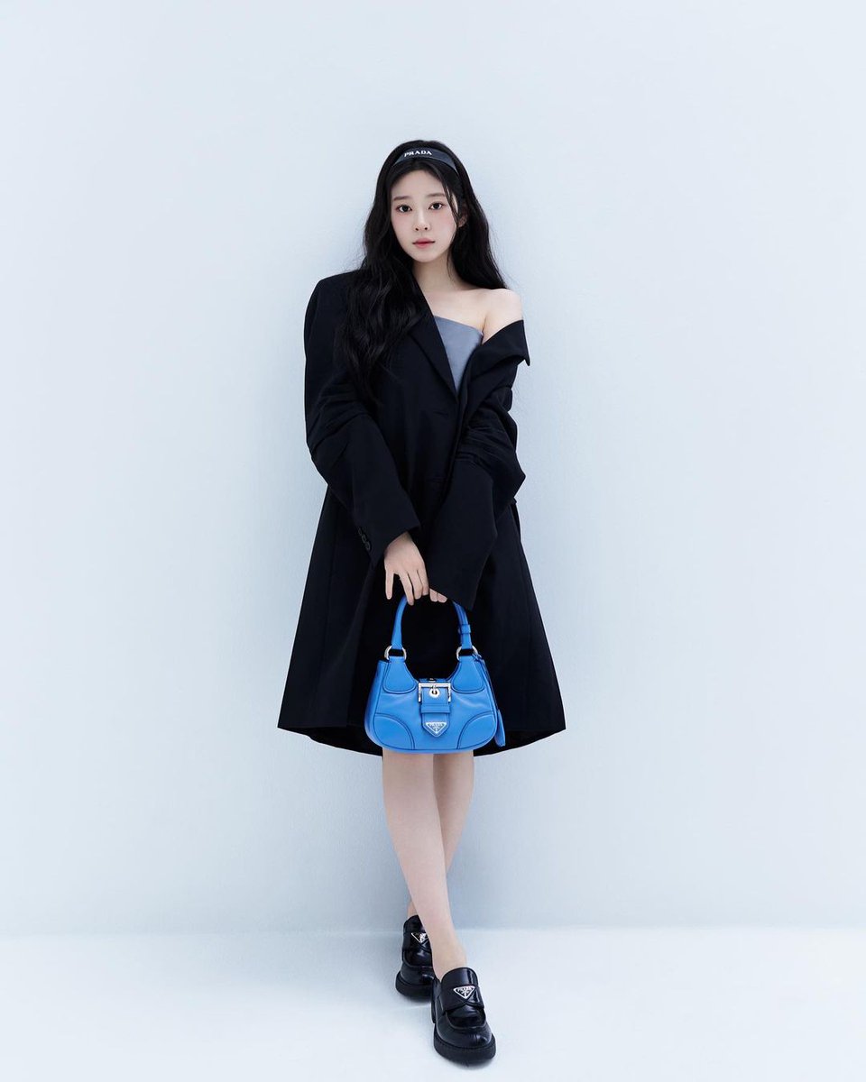 Back with the prada girl's agenda shrouded by elegant long blazer and the new collection from prada to make it perfect, here's my latest update for #PradaFW23 #PradaMoon join us to prada shop!