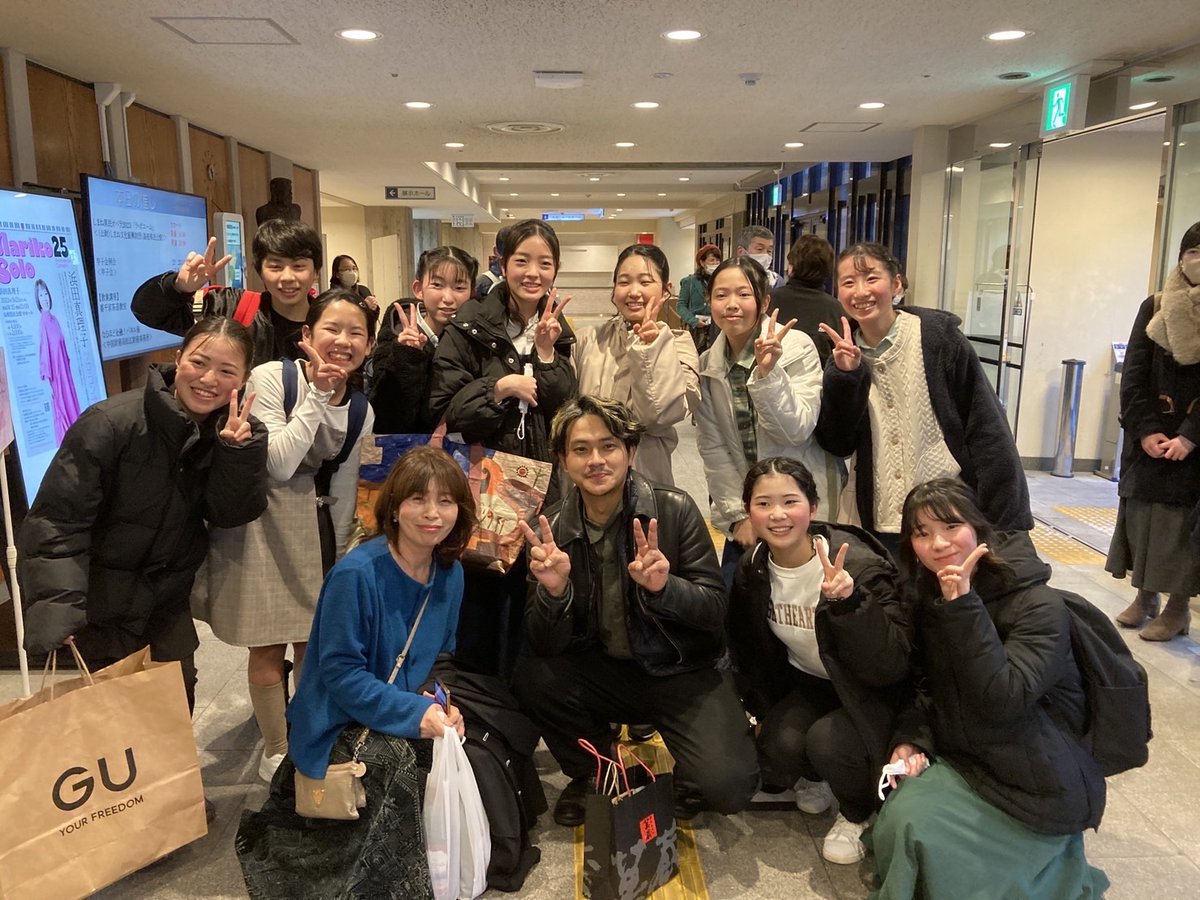 島根県民オペラ「ラ・ボエーム」
みなさんお疲れ様でした✨
１日目、楽しくやらせていただきました２日目も頑張ります!!
明日も楽しみましょう!!
マルチェッロ役「田中俊太郎さん」、ショナール役「竹内利樹さん」、アルチンドロ役「水島正樹さん」にサインをいただきました
ありがとうございました🙇