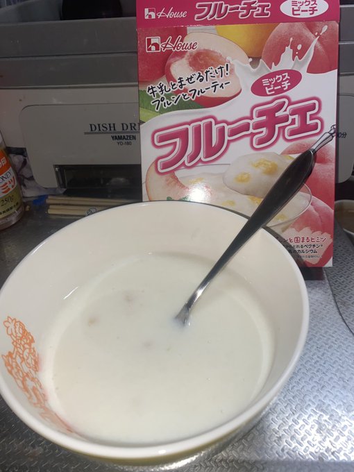 ちょい小腹ベリったんで、フルーチェ
実は初めて。
うまいなこれ 