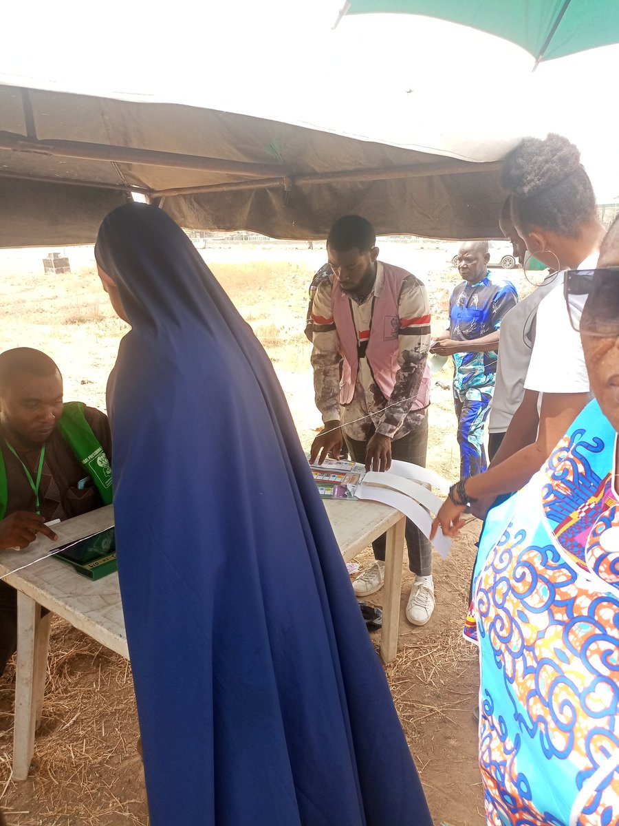 Cta_Abj's tweet photo. PU: University of Abuja Quarters, Gate 2
Code: 019
Voters: 722
Security Personnel: 7

Agents: PDP 2, APC 2, LP 2
#ctanaijawatchdog
#NoPVCNoVote
#dontsellyourvote
#Ourvotesnowcount https://t.co/wat9CiFuAW