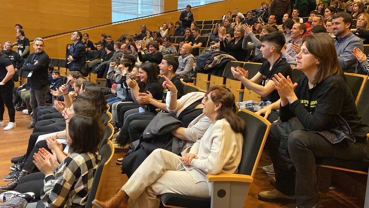 Això és increïble! Presentació del projecte feta i ja hem acabat les tres rondes de robot. 
Contents, nerviosos, divertits, feliços!!! ⠀
Som ADS i estem orgullosos de ser-ho!! ⠀
Gràcies, famílies, amics, profes. 
Gràcies Montse i Jordi. Sou molt top. 
Gràcies Alberto!!!!
