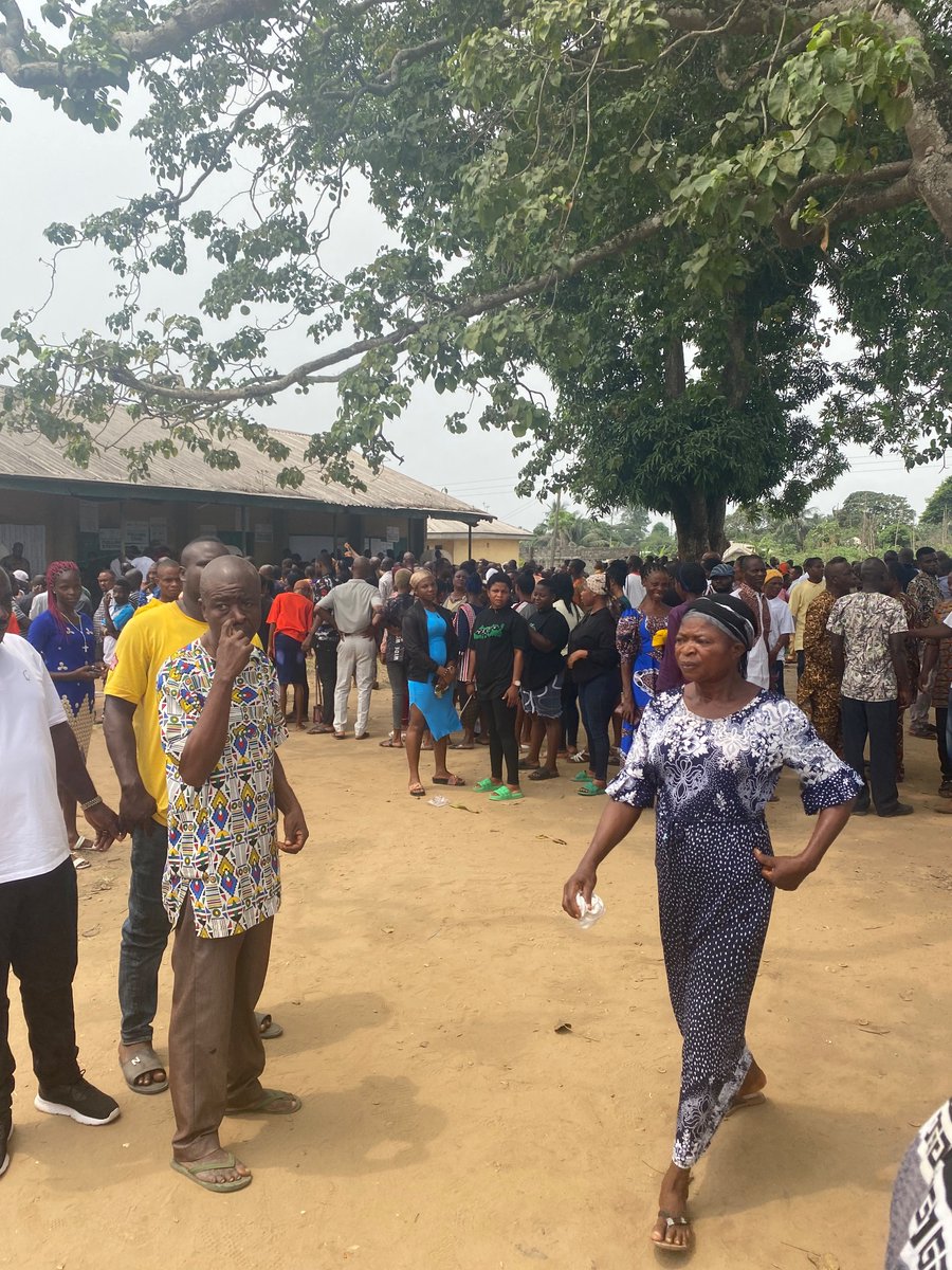 lizzbol's tweet photo. It’s election day!! I’m on the ground in Rivers State — where people are still lined up to vote even after a morning of BVAs machine complications. It’s believed that almost all of the 16 voting units are now working.  #NigeriaElections2023 https://t.co/mN6Rss2skw