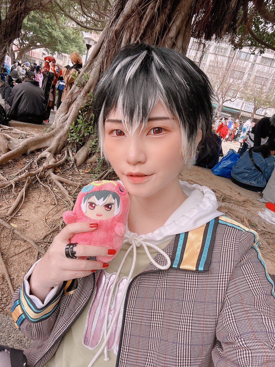 消失太久wwwww
衣服假髮臨時挖出乃跑去世貿  嘿嘿