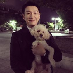 ch1m1_'s tweet photo. 남의 애기들 예뻐하는 조승우 https://t.co/D4VHQRafKW