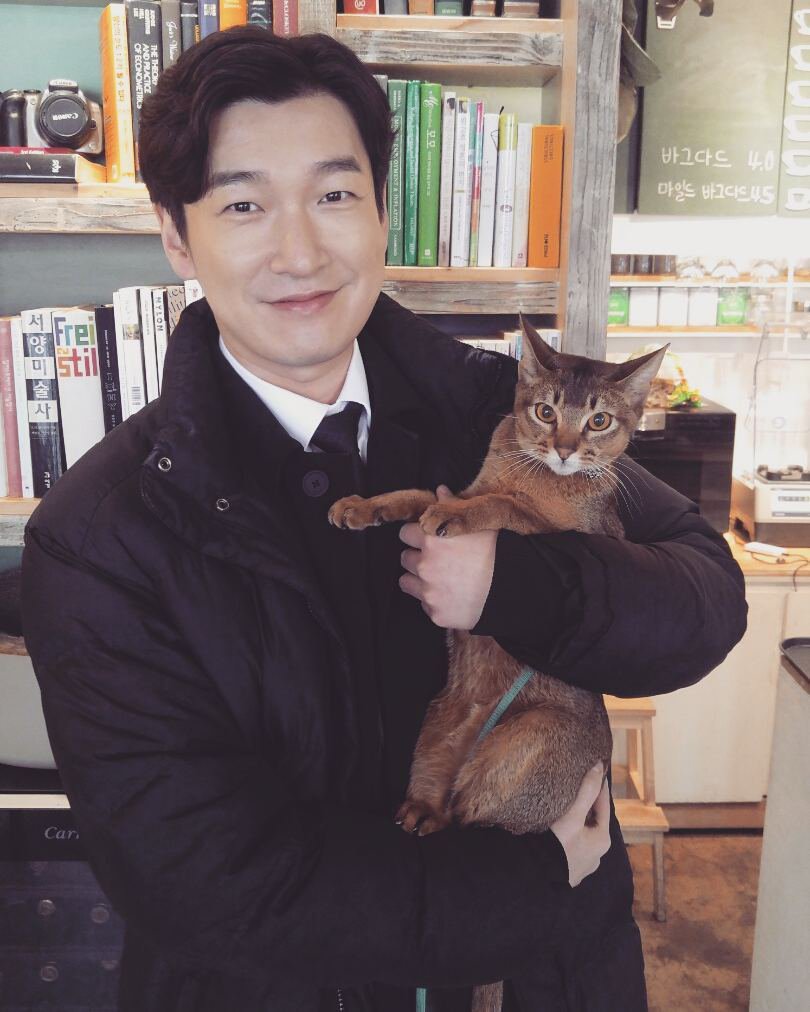 ch1m1_'s tweet photo. 남의 애기들 예뻐하는 조승우 https://t.co/D4VHQRafKW